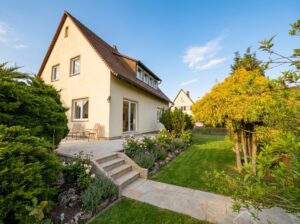 KI Gestaltungsvorschlag EFH Stein Vorher_nachher ki 002