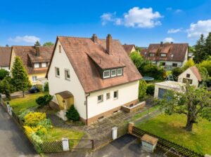 KI Gestaltungsvorschlag EFH Stein Vorher_nachher ki 001