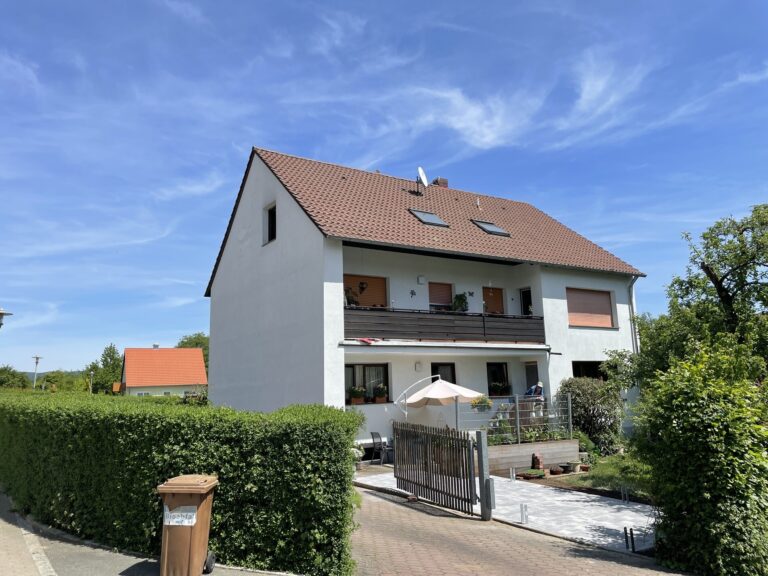 sehr gut gepflegtes Mehrfamilienhaus in Bestlage mit 3 Wohneinheiten in Hersbruck Altsittenbach