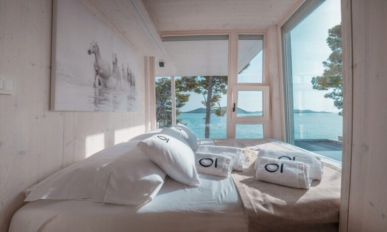 Strandhaus als Charlet in beste Lage am kroatischen Meer auf der Insel Pag