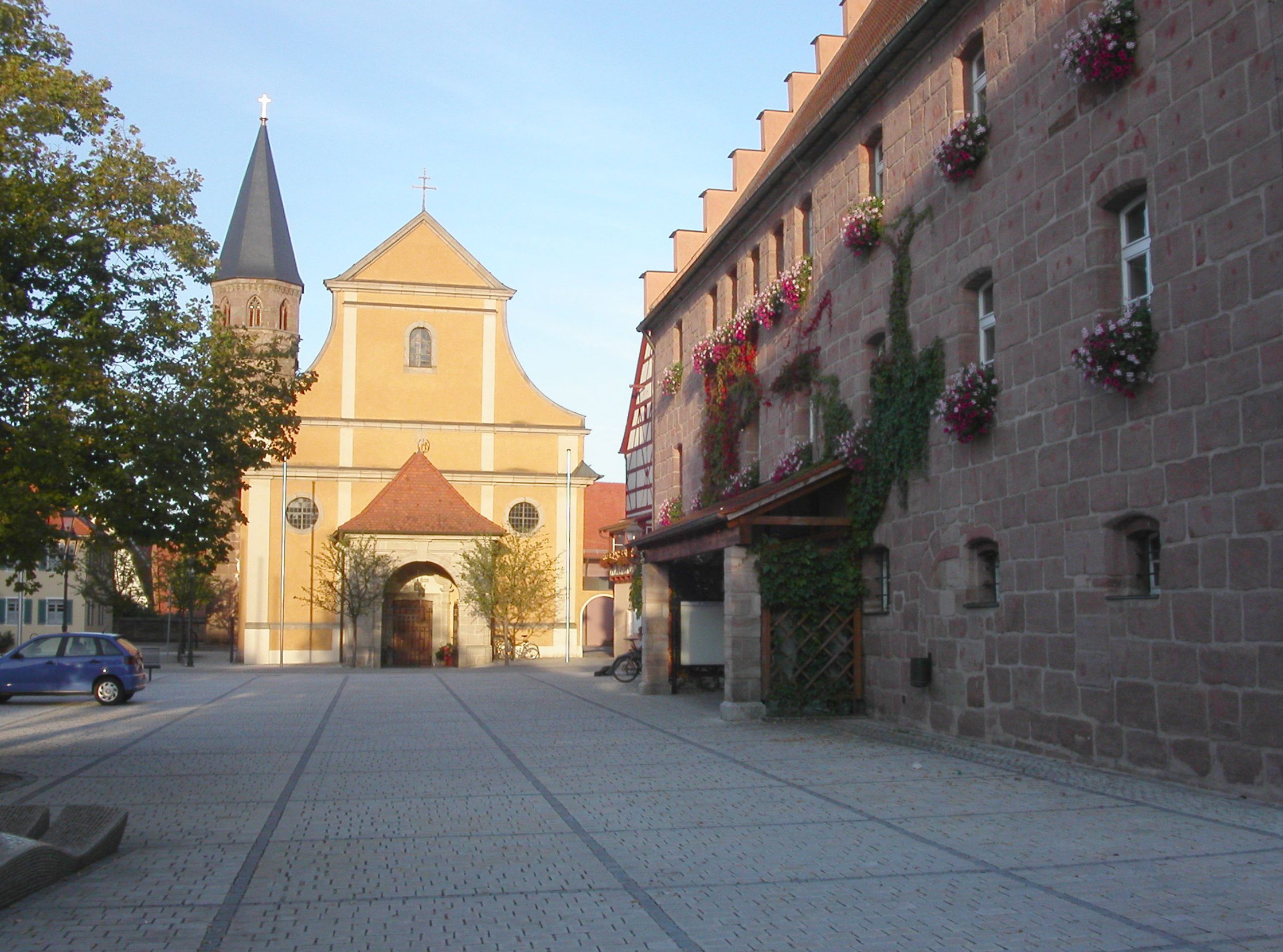 Marktplatz mit Stadtpfarrkirche in Heideck, Landkreis Roth